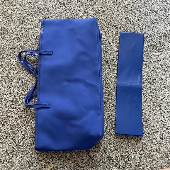 NWOT cosmetic bag - Picture 4 of 5